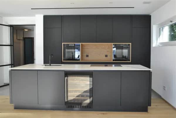 Küche mit Dunavox-Weinkühlschrank
